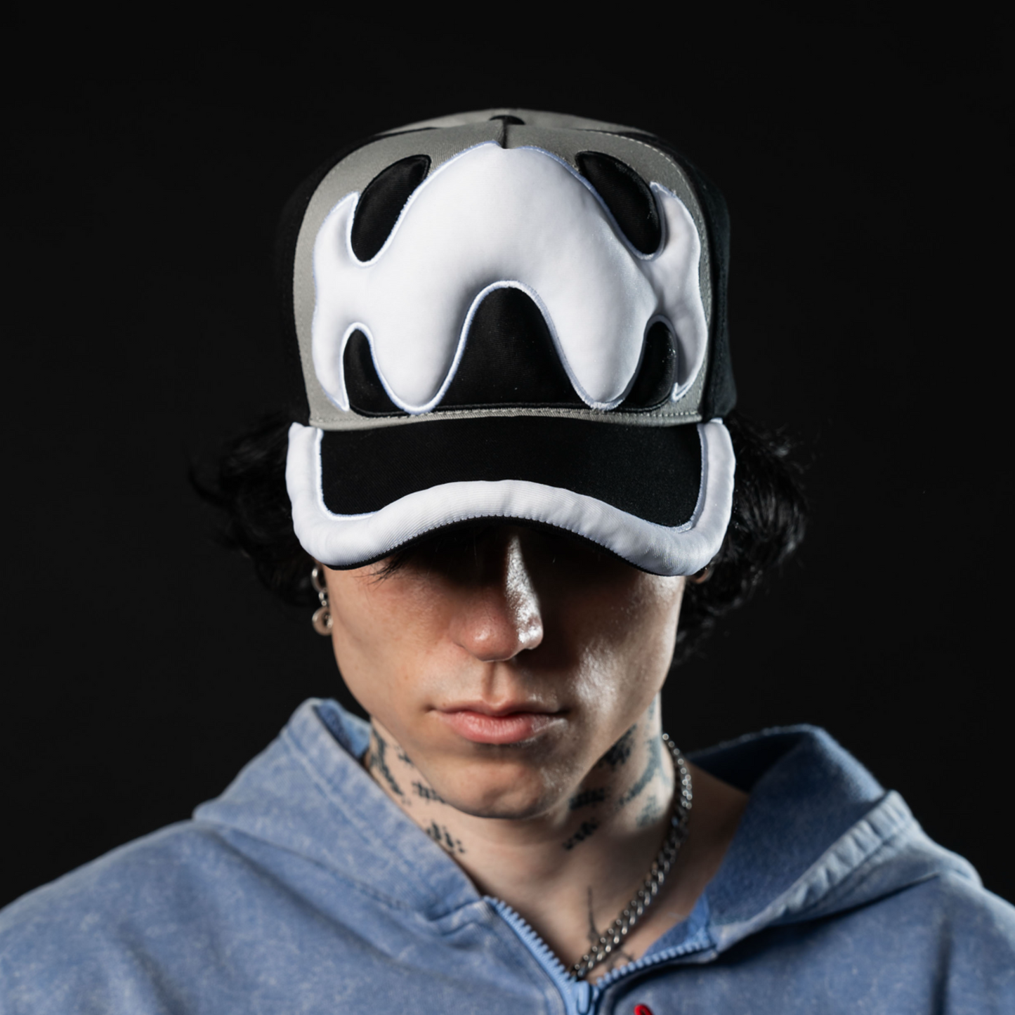 WHITE STONE PUFFY HAT